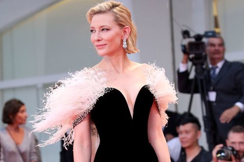 Μαθήματα στυλ σε 4 εμφανίσεις: Η Κέιτ Μπλάνσετ «τα σπάει» στη Βενετία