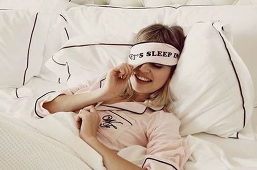 Αυτό δεν το περιμέναμε: Πώς επηρεάζει την ψυχολογία σου, η πλευρά στην οποία κοιμάσαι;