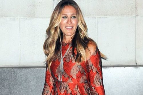Η Sarah Jessica Parker φωτογραφήθηκε δίπλα σε διάσημη celebrity με υπερτολμηρή εμφάνιση  