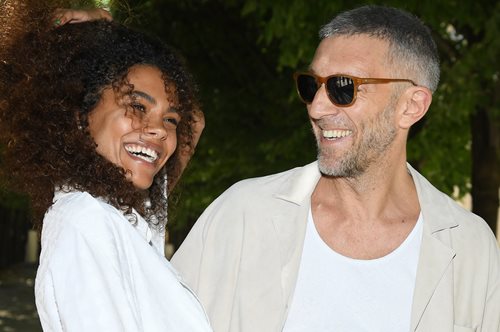 Αυτό δεν το περιμέναμε: Ο περίεργος λόγος που οι άνδρες κοιτάνε μικρότερες γυναίκες