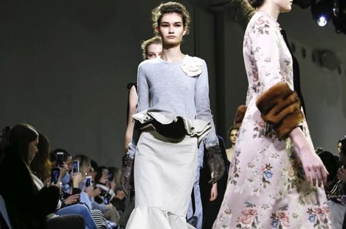 Ο πιο «χαρούμενα στιλάτος» οίκος μόδας μόλις λάνσαρε και τα αντίστοιχης αισθητικής παπούτσια