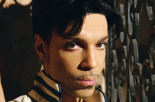 H ανεκδιήγητη φωτογραφία διαβατηρίου του Prince