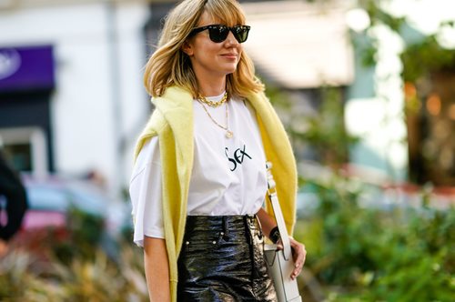 Βρήκαμε το σουτιέν που κάνει την πιο ωραία εφαρμογή κάτω από τα T-Shirt 