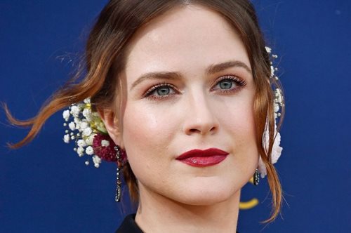 Αυτή η ηθοποιός έκανε το πιο ενδιαφέρον βραδινό χτένισμα που έχουμε δει