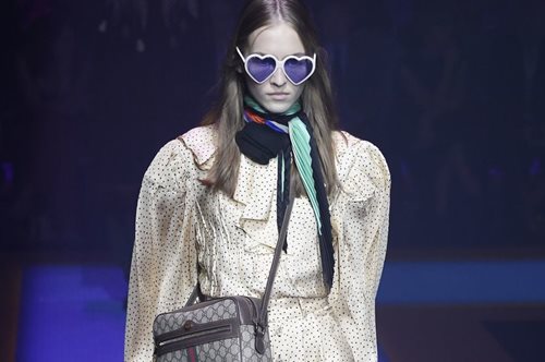 Παράνοια: Ο Gucci λάνσαρε ένα πανάκριβο μαγιό, με το οποίο δεν μπορείς να κολυμπήσεις