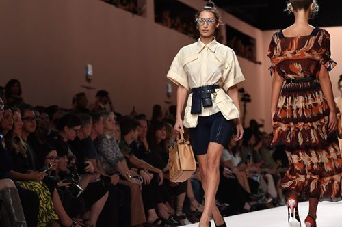 Τα sos της μόδας: Στο σόου του Fendi είδαμε τις μεγαλύτερες τάσεις της φετινής σεζόν