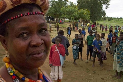 Γυναίκα αρχηγός φυλής ακύρωσε 850 γάμους παιδιών κι έστειλε τα κορίτσια πίσω στο σχολείο