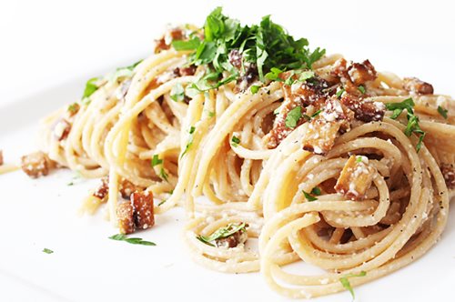 Καρμπονάρα με γιαούρτι light: Όλη η γεύση, λιγότερες θερμίδες, αντίο ενοχές 