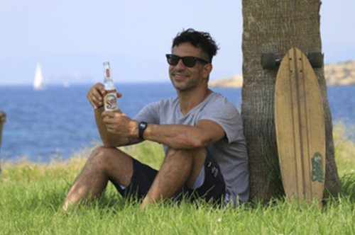 Ο Γιώργος Χρανιώτης θέλει να σου πει μια ιστορία για τη μπίρα SOL