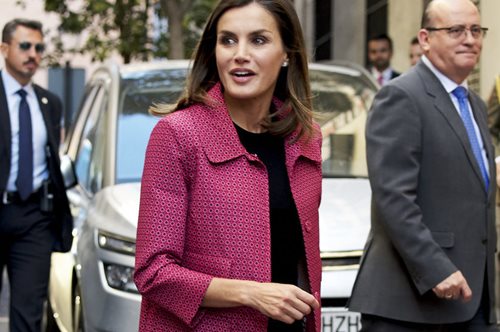 Η βασίλισσα Λετίσια ξέρει: Ο «ενήλικος» τρόπος να φορέσεις το δερμάτινο, skinny παντελόνι σου