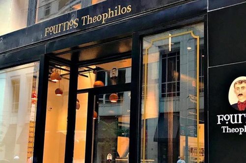 Στο ελληνικό Fournos Theophilos οι Νεοϋορκέζοι τρώνε σπανακόπιτα και ελιές Καλαμάτας