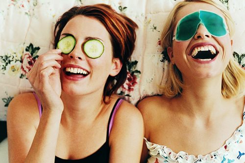 6 τρικ για να ξεφορτωθούμε τις σακούλες στα μάτια 