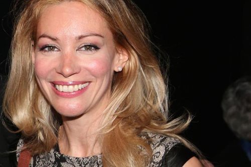 «Ήμουν πολύ παιδί για να έχω παιδιά»: Η Άριελ Κωνσταντινίδη μιλά για τη μητρότητα 