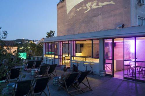 Σε αυτή την ταράτσα της Αθήνας θα πίνουμε κοκτέιλ και το χειμώνα