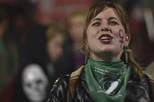 Σύγχρονη ηρωίδα: Η δικηγόρος που μάχεται για τις νόμιμες αμβλώσεις στην Αργεντινή