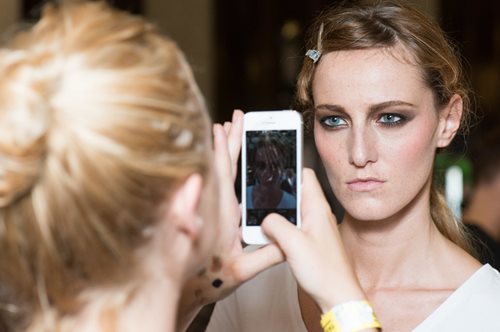 Ανόρθωση των κουκουλωτών βλεφάρων με αυτή τη σπιτική, θαυματουργή μάσκα