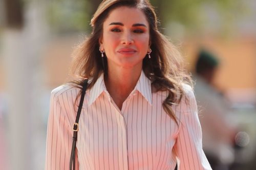 Υπέρκομψη: H βασίλισσα Ράνια της Ιορδανίας φόρεσε από τώρα τη must φούστα της άνοιξης