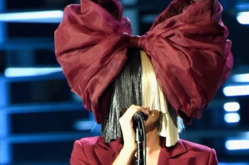 Έκπληξη: Δείτε πως είναι η Sia χωρίς την περούκα της