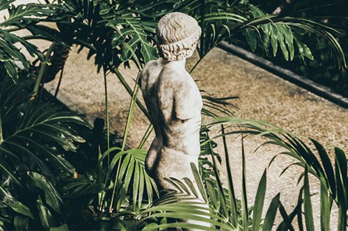 Πως η ιερότερη λέξη των αρχαίων έγινε συνώνυμο του κακού