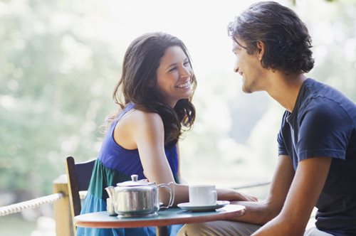 10 πράγματα που κοιτάζουν οι άντρες σε μια γυναίκα