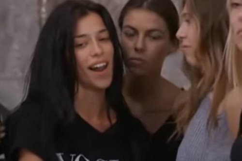 Πήγαινε για μαλλί και βγήκε κουρεμένη: Το λουκ που κατέστρεψε την παίκτρια του GNTM