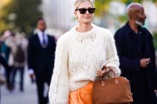 To κλασικό πανωφόρι που θεωρούσα ξεπερασμένο, βρίσκεται ξαφνικά παντού