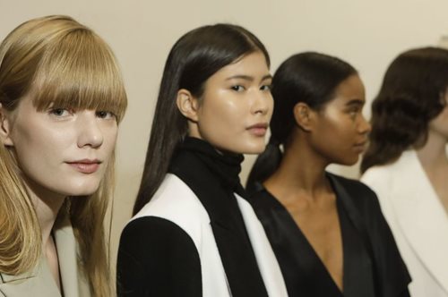 Αφαίρεση: Η νέα κορεάτικη τάση στο μακιγιάζ ανατρέπει όλα όσα γνωρίζαμε μέχρι τώρα