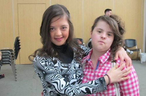 Κορίτσια με σύνδρομο Down έλαμψαν σε μια διαφορετική πασαρέλα στη Θεσσαλονίκη