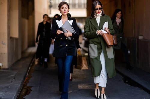 Το αντιφατικό χρώμα που αν δεν το συνδυάσεις σωστά μπορεί να σου προσθέσει χρόνια 