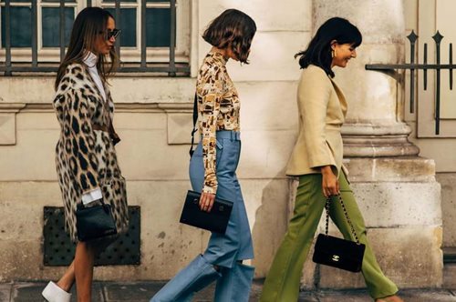 Μόδα στα άκρα: Μετά τα άνετα sneakers, έρχεται αυτό το δύσκολο αλλά ελκυστικό τακούνι