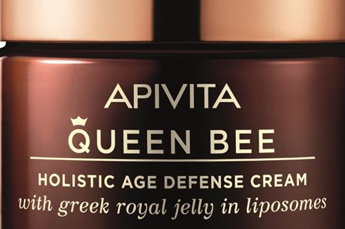 Apivita Queen Bee: H σειρά προϊόντων που σταματάει το χρόνο