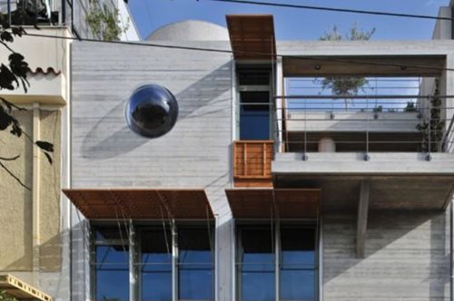 Το περίεργο «Σπίτι-Κουτί» βρίσκεται στις παρυφές του Φιλοπάππου. Το έχετε δει;