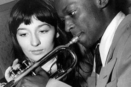 «Περπατούσαμε δίπλα στο Σηκουάνα χέρι-χέρι. Ήταν Απρίλιος στο Παρίσι. Ήμουν ερωτευμένος»