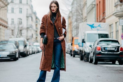 Εξαντλήθηκαν αμέσως: Τα ασυνήθιστα φλοράλ sneakers της Nike που προκάλεσαν χαμό