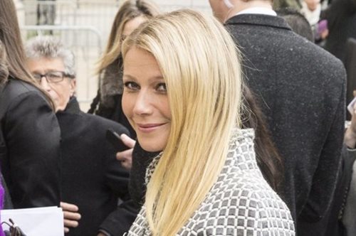 Εντυπωσιακό το νυφικό της Γκουίνεθ Πάλτροου, αλλά το δαχτυλίδι είναι όλα τα λεφτά