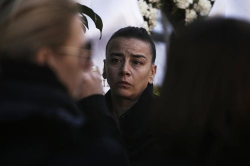 LIVE: Το λαϊκό προσκύνημα της σορού του Παντελή Παντελίδη