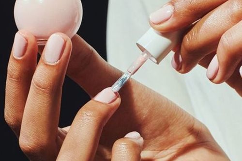 Σου λύνει τα χέρια: Το μανό που δε χρειάζεται να ξεβάψεις είναι η απόλυτη επένδυση