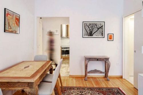 Ένα στιλάτο, κοσμοπολίτικο διαμέρισμα του '60 στην Αρχαία Αγορά της Θεσσαλονίκης