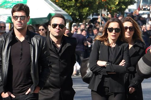 Ολος ο καλλιτεχνικός κόσμος λέει αντίο στον Παντελή