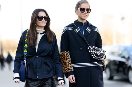 O ασυνήθιστος τρόπος να φορέσεις το πουλόβερ που έχει γίνει viral στο Instagram