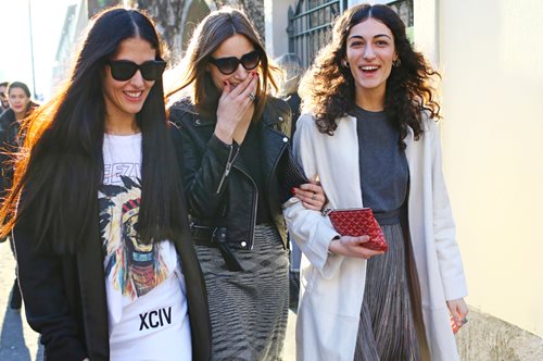 Ανυπέρβλητος συνδυασμός: Αυτός είναι ο τρόπος να φορέσουμε τα φορέματα τον χειμώνα 