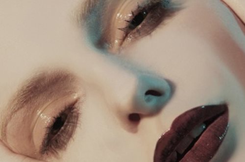 Το λαμπερό και νεανικό μακιγιάζ ματιών που θα σε κάνει να μοιάζεις πολλά χρόνια νεότερη 