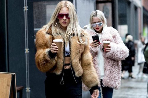 Διαχρονική αγάπη: Αυτό το τζάκετ θα το φοράς για μια ζωή χωρίς ποτέ να βγει από τη μόδα 