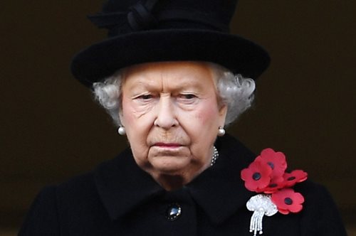 Πώς αντέδρασε η βασίλισσα Ελισσάβετ όταν βρήκε έναν γυμνοσάλιαγκα στη σαλάτα της