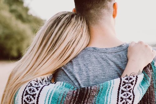 «Οι δικές μας στιγμές μου λείπουν περισσότερο από τον ύπνο»: Ένα γράμμα στον άντρα μου