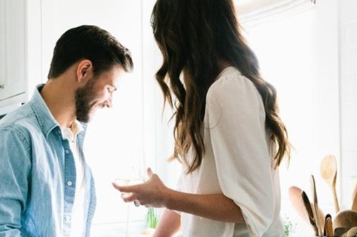 Τι πρέπει να κάνουν τα ζευγάρια όταν το ρολόι δείξει 3:00 μ.μ. σύμφωνα με τους επιστήμονες