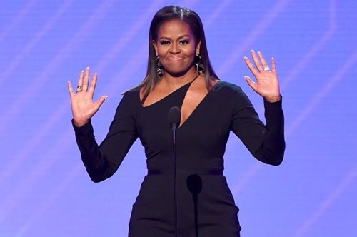 Η Μισέλ Ομπάμα δεν μπορεί να σταματήσει να φοράει αυτό το τρεντ που λατρεύεις κι εσύ 