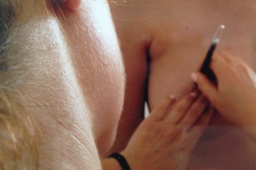 Η Ελληνίδα που νίκησε τον καρκίνο του μαστού πλέον κάνει τατουάζ που ξαναχαρίζει τη θηλυκότητα