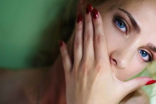 Σε ενοχλεί το έξτρα λίπος στο πρόσωπο; 8 συμβουλές για να απαλλαγείς από αυτό άμεσα