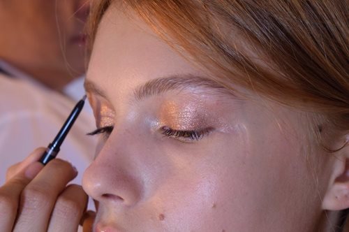 «Άρχισα να χρησιμοποιώ λάδι καρύδας στα μάτια καθημερινά, για 5 λεπτά, και ιδού τι συνέβη»